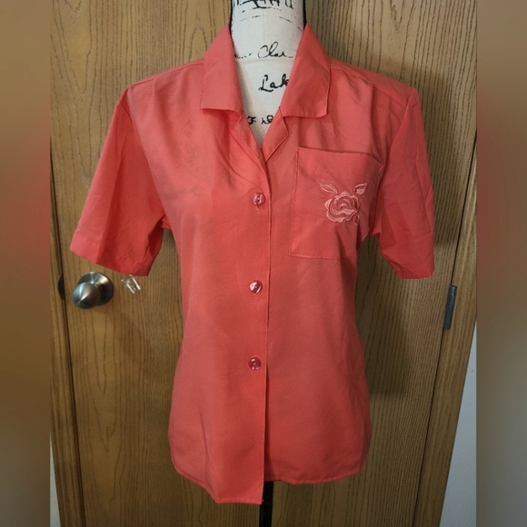 that's me Tops - That's Me Vintage 90s Button Up Rose Embroidered Coral Top
